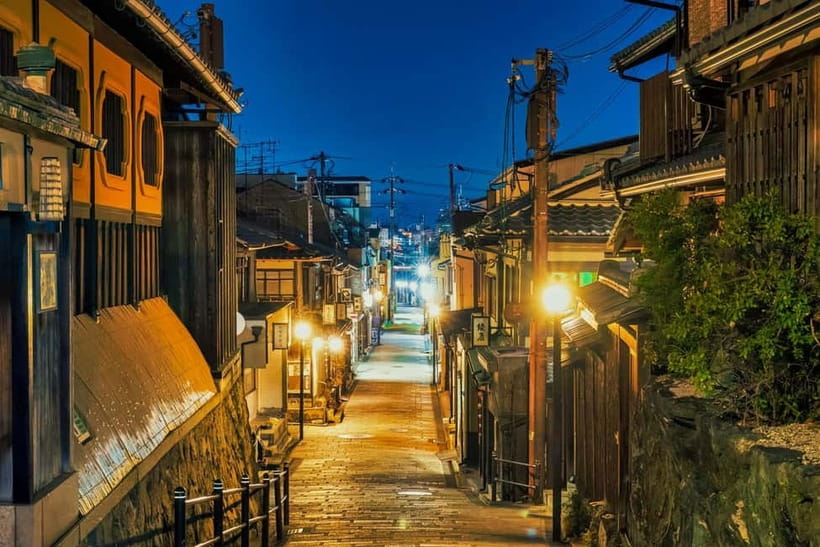 Kyoto: Guided Local Food Tour with 13 dishes - What the guides add beyond the food
