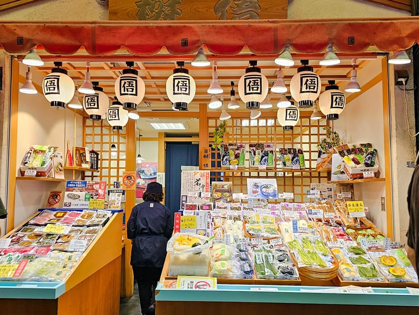 Kyoto: Nishiki Market and Depachika Food Tour with a Local - What the guides add