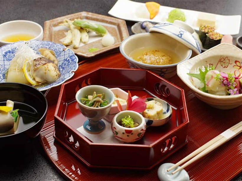 Kyoto:Seasonal Kaiseki Reservation at Hanasaki Nishiki - What the two-hour kaiseki course includes