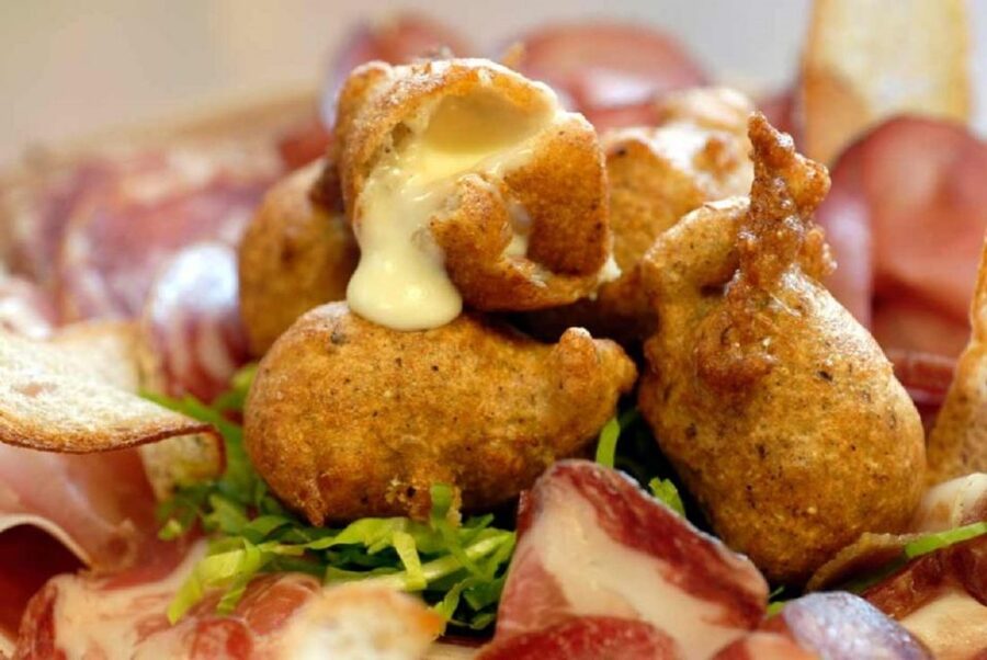 Lake Como: Food Walking Tour - Wine, cured meats, and a proper start