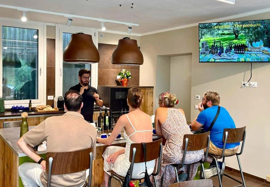 Lake Garda: Tour with 4 Olive Oil Tasting & Local Food - A short second tour and a closer look at the estate