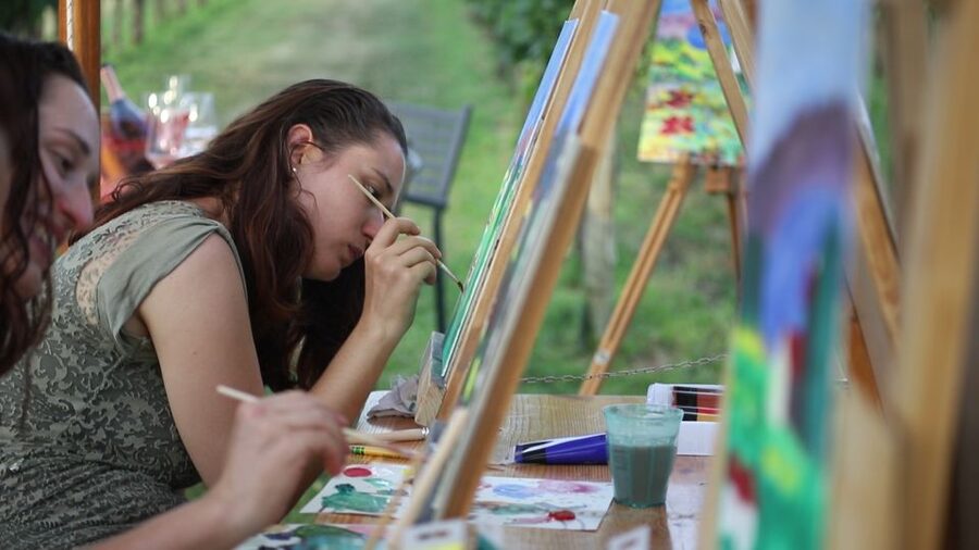 Lazise: Painting Expereince with Wine and Local Food Platter - Painting beside the vines at Le Ginestre
