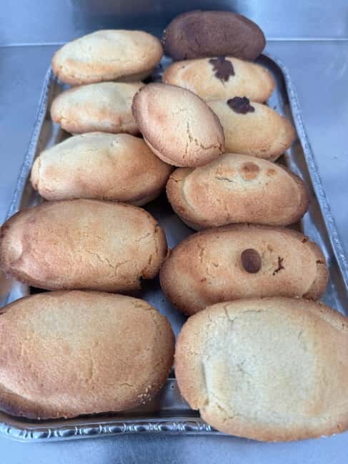 Lecce: Guided Street Food Walking Tour with Food and Wine - Piazza Sant’Oronzo, taralli, and pizzi