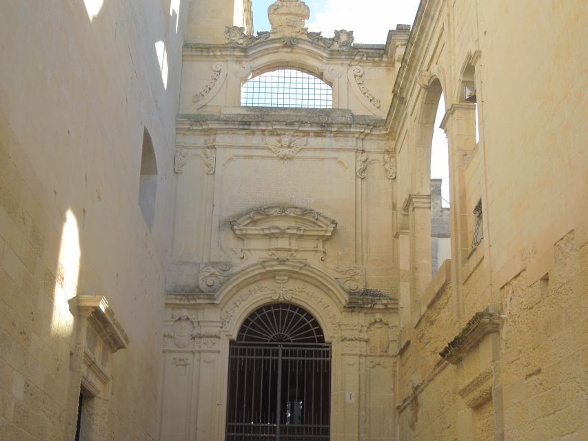 Lecce: Street Food Tasting and Sightseeing Tour - Santa Croce and the stone embroidery
