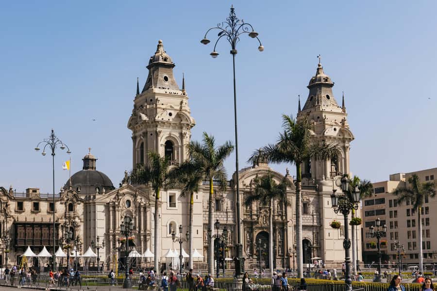 Lima: Historic Center Street Food, Market, and Eateries Tour - Mercado Central and the everyday food of Lima
