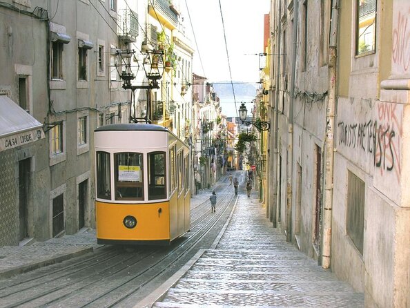 Lisbon 4 Foodies Tour - From Street Food to Awarded Chefs’ Portuguese Delicacies - Why this Lisbon food tour works as an introduction