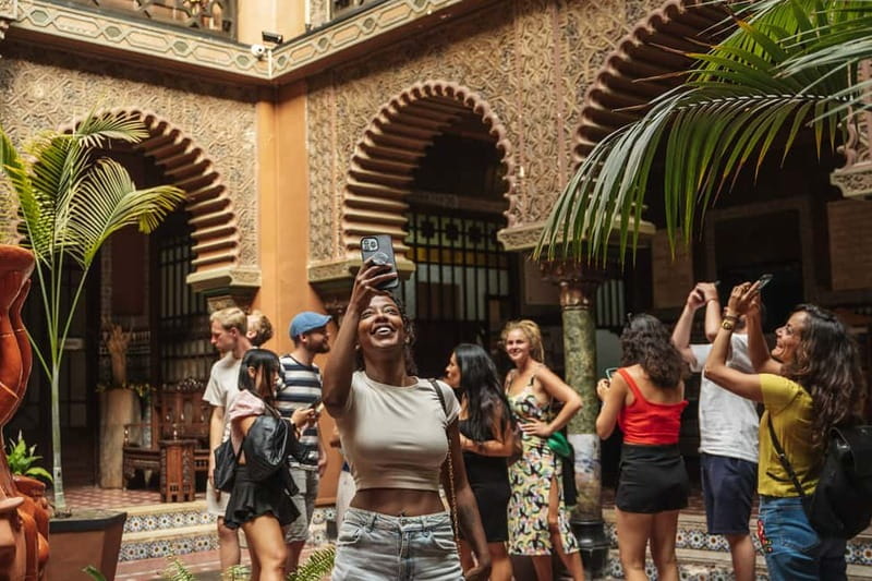 Lisbon: Baixa Food Walking Tour with Drinks - Who should book this food walk?