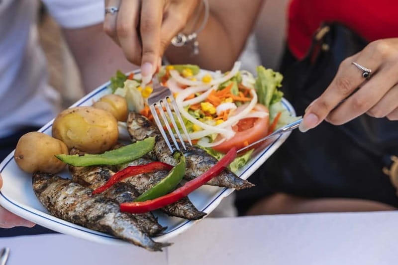 Lisbon: Baixa Food Walking Tour with Drinks - The guides make the difference