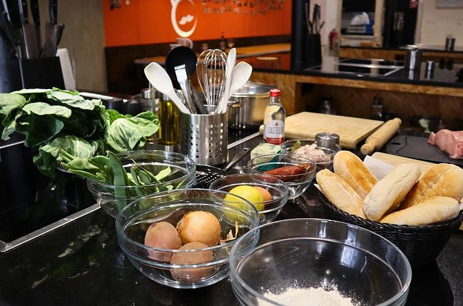 Lisbon: Portuguese street food cooking class with Drinks - Sitting down to eat what you made