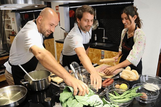 Lisbon: Portuguese street food cooking class with Drinks - What the two-hour schedule really means