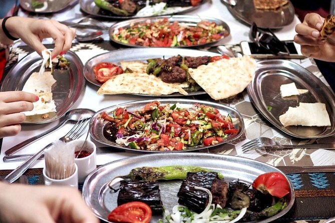 Local Food, History and Hidden Places Walking Tour in Istanbul - 10:00 at the Spice Market: start with breakfast, not sightseeing