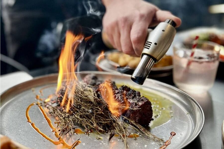 London: Camden Market Food Tour with 7 Street Food Tastings - What the Camden setting adds
