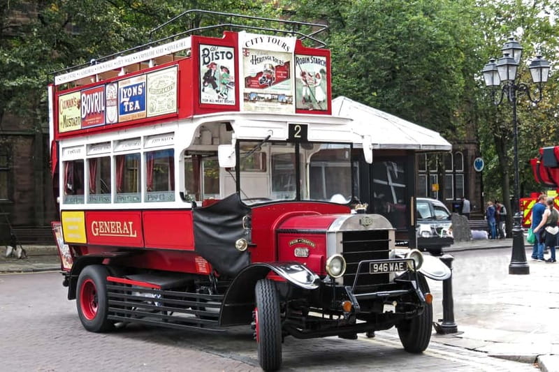 London: Christmas Lights & Bites Tour - Starting beside the Thames at Embankment