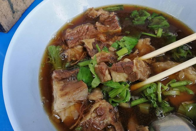 LR-01 TaLad NangLerng, ride along the old town and try local street foods - Starting from Octo Cycling Tours