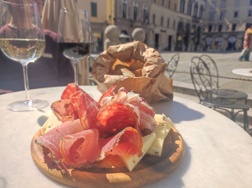 Lucca: Guided Food Walking Tour with Tastings - The restaurant course, with tordelli at the center