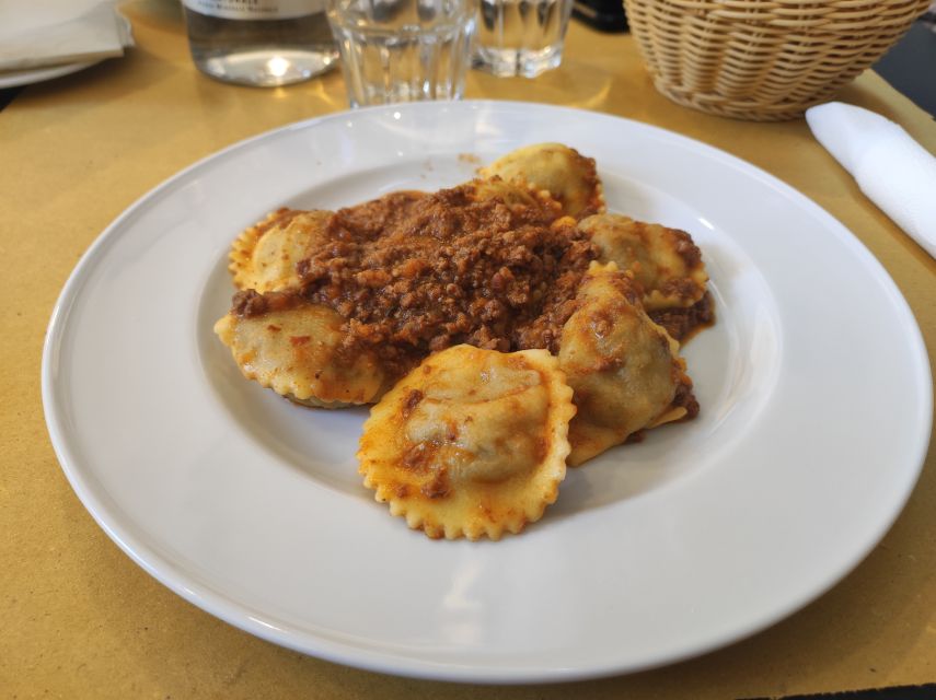 Lucca: Guided Food Walking Tour with Tastings - Meeting at Cappella Musicale Santa Cecilia