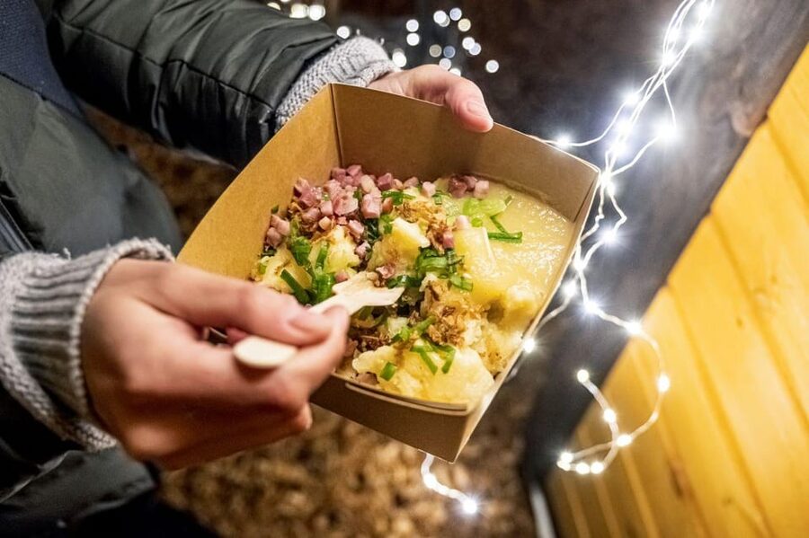 Luxembourg: Christmas Market Food Tour with Tastings - Christmas sausage from local producers