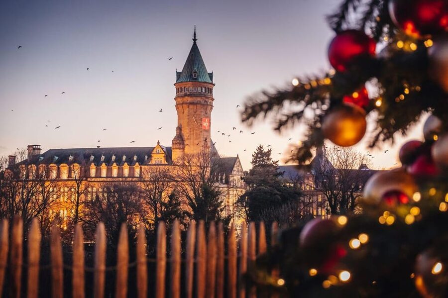 Luxembourg: Christmas Market Food Tour with Tastings - Gromperekichelcher brings the first local flavor
