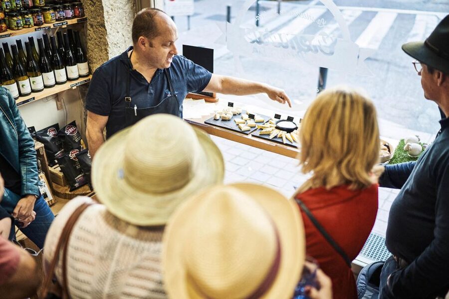 Lyon: Food Walking Tour with a Local Guide - Starting in Vieux Lyon at Place du Change