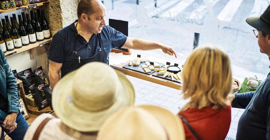 Lyon: Food Walking Tour with a Local Guide - First tasting: Lyonnaise cold cuts with red wine