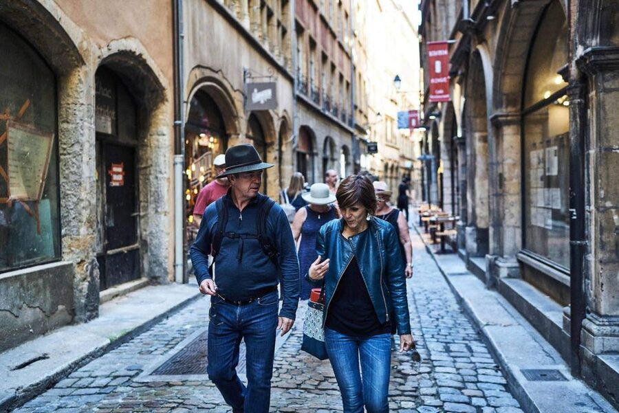 Lyon: Food Walking Tour with a Local Guide - Second tasting: regional cheeses and white wine