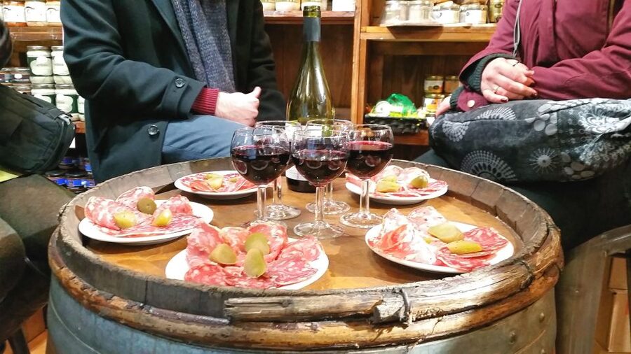 Lyon: Food Walking Tour with a Local Guide - Third tasting: praline pie and a drink