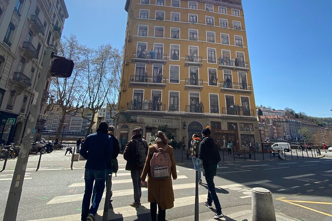 Lyon: Street Food Tour - Four savory stops and one sweet break