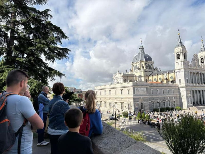 Madrid: Guided Walking Tour with Churros and Hot Chocolate - The Arab Wall and Park of Muhammad I