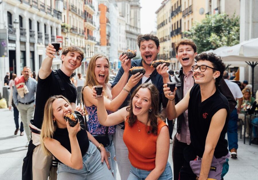 Madrid: Tapas Food Crawl with 6 Tapas and 4 Drinks - Who will enjoy this La Latina walk