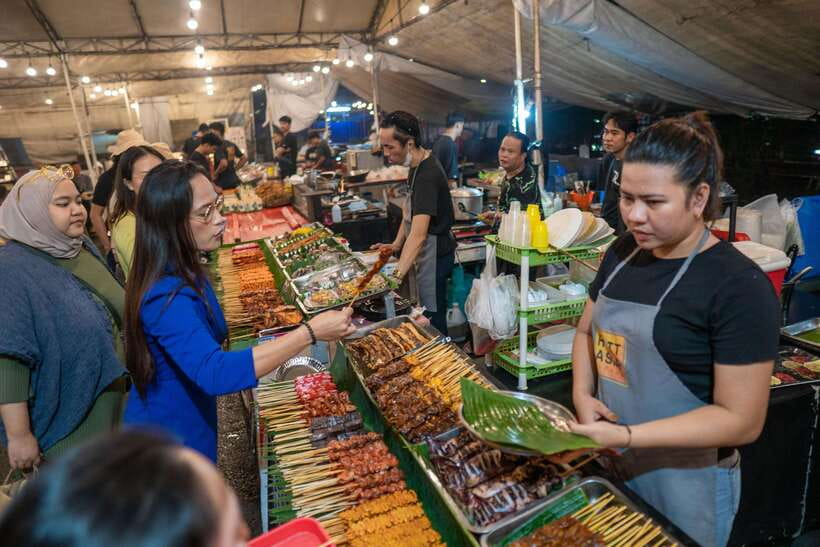 Makati: Street Food Experience with a Local Guide - A short look at the neighborhood