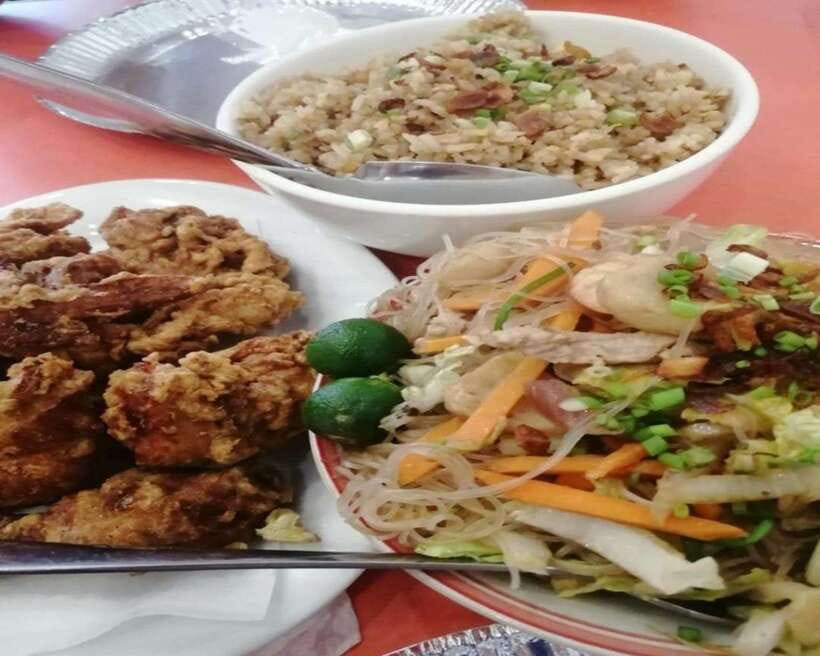 Manila: Binondo Chinatown Food Tour with Free Food Samples - Ongpin Street and the working Chinatown