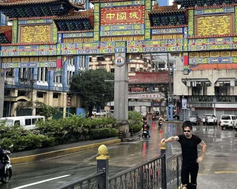 Manila: Binondo Chinatown Food Tour with Free Food Samples - Plaza San Lorenzo Ruiz and the story between stops