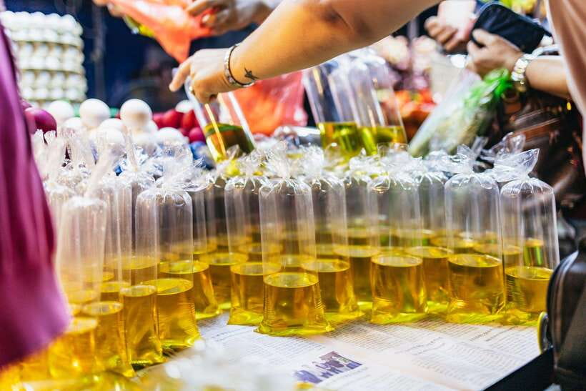 Manila: Guided Night Market Experience - Tuktuk, train, and jeepney: Manila by local transport
