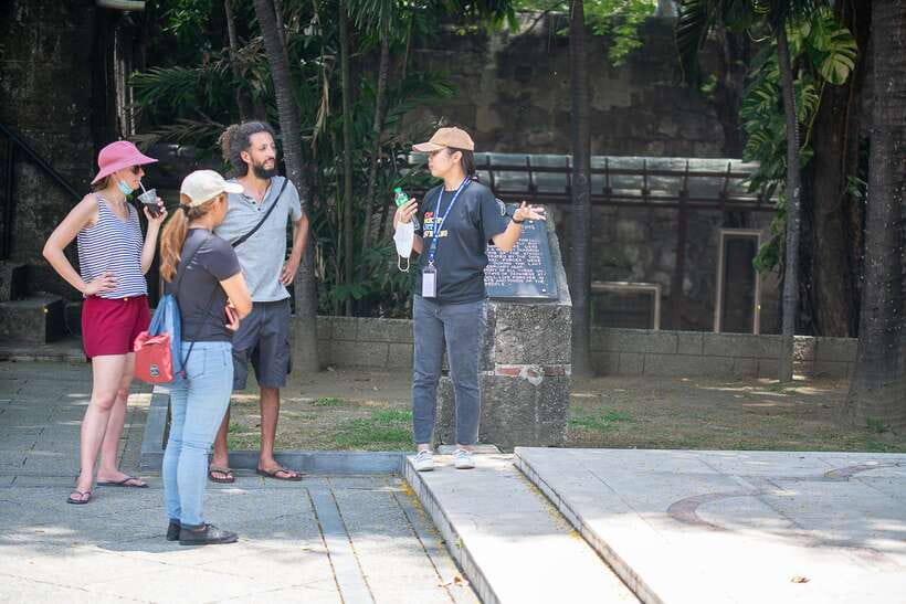 Manila: Sightseeing and Food Walking Tour with Tastings - What the $58 price includes