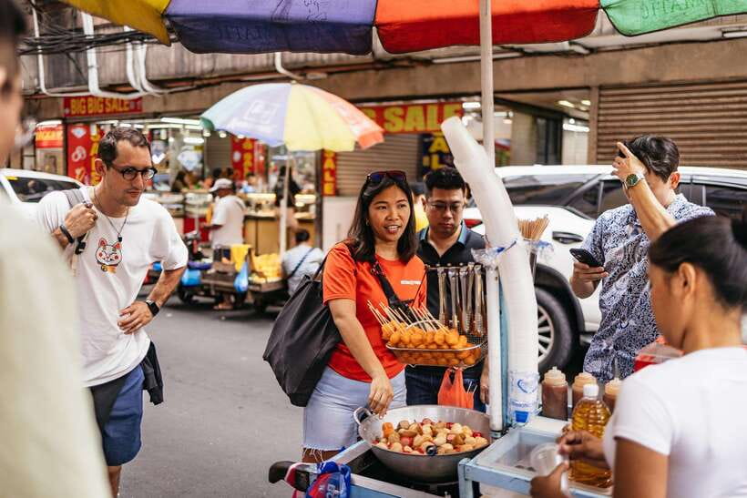 Manila: Street Food and Drinks Walking Tour with Tastings - Six to ten stops, with a menu that changes