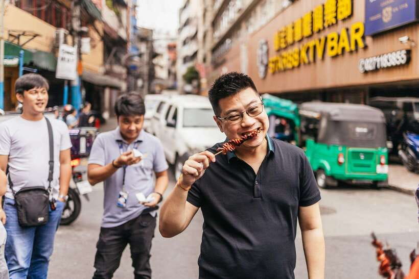 Manila: Street Food and Drinks Walking Tour with Tastings - The guide is the main reason to book