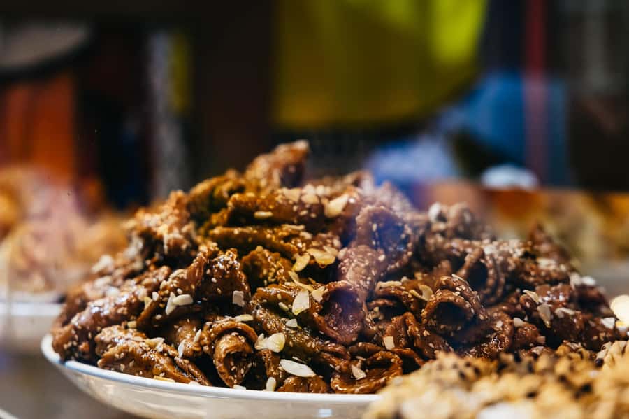 Marrakech: Authentic Moroccan Food Walking Tour & Dinner - The guides are the main strength