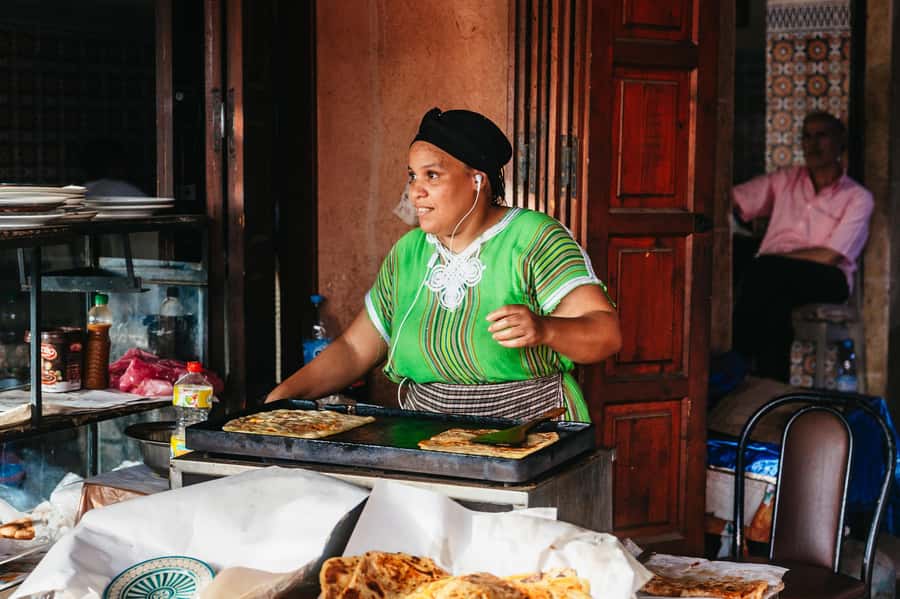 Marrakech: Authentic Moroccan Food Walking Tour & Dinner - How much food should you expect?