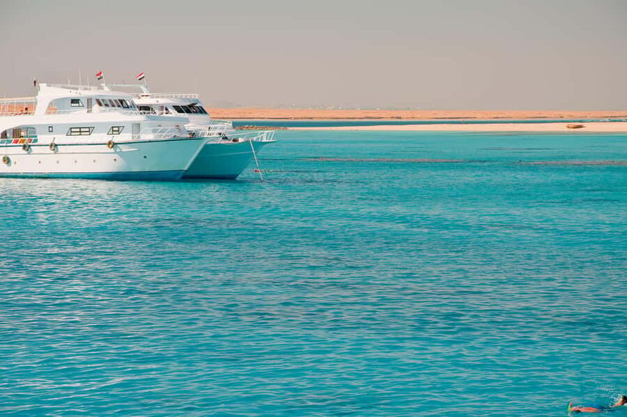 Marsa Alam:Sataya Reefs Dolphin Snorkeling Cruise with Lunch - What to pack for a comfortable day