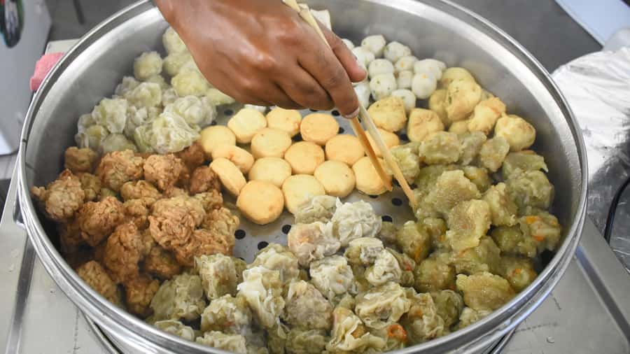 Mauritius: Port Louis Street Food Walking Tour - The guides make the difference