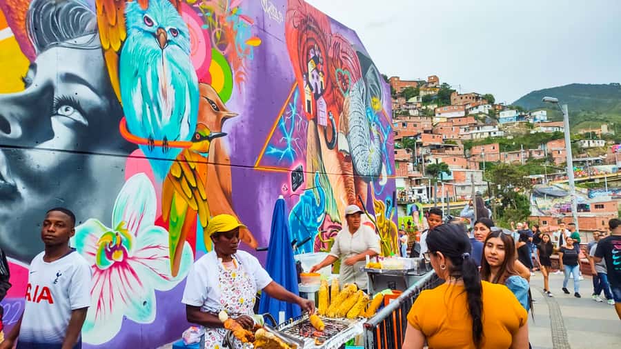 Medellin: Comuna 13 Graffiti Tour, Cable Car & Street Food - How much walking and climbing should you expect?