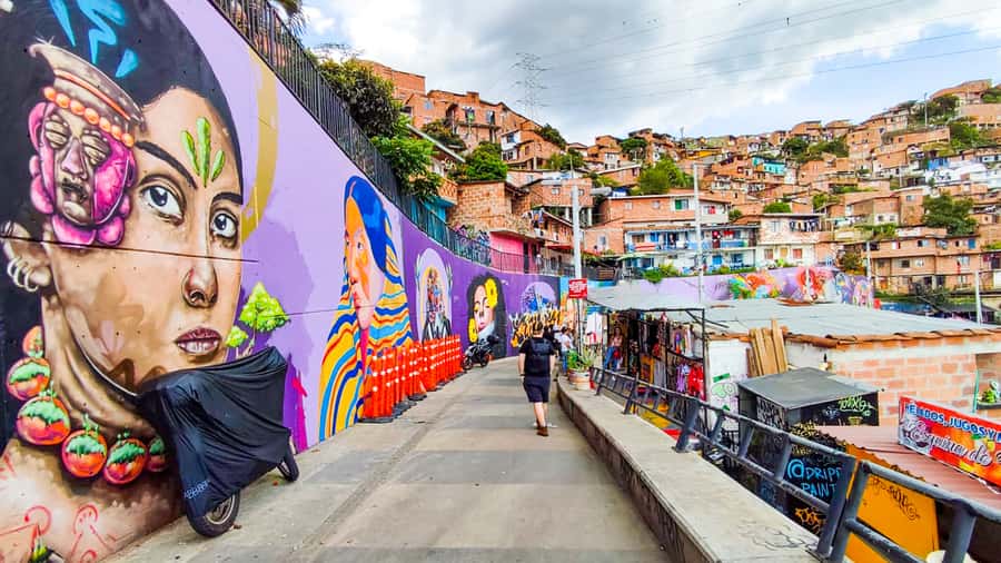 Medellin: Comuna 13 Graffiti Tour, Cable Car & Street Food - Is $18 a good value?