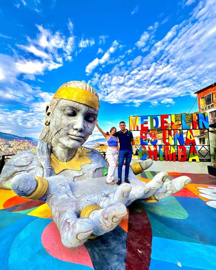 Medellín: Comuna 13 True Story and Street Food Tour - The opening walk and first taste of Comuna 13