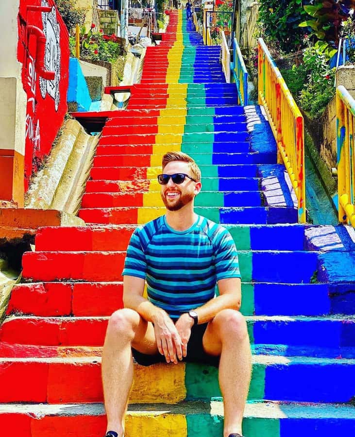 Medellín: Comuna 13 True Story and Street Food Tour - Viewpoints, murals, galleries, and photo time