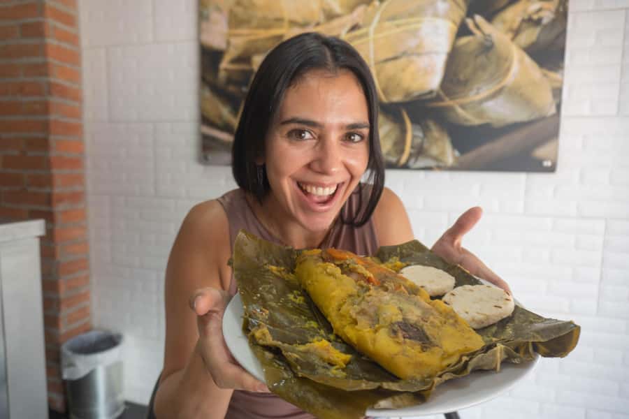 Medellín: Street Food Tour with Local Tastings - El Poblado, with food between the streets
