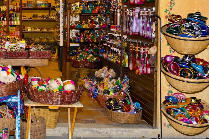 Mexican Street Food Crawl in Playa del Carmen - Reaching 5 Avenida after the food