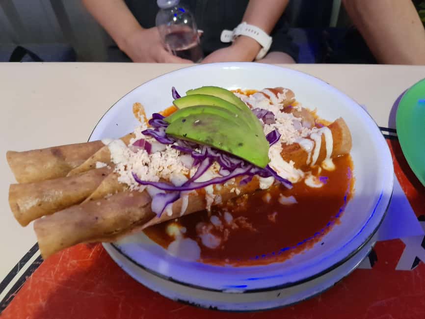 Mexico City: Vegan and Vegetarian Street Food Adventure - Finishing with food and a drink in Zona Rosa