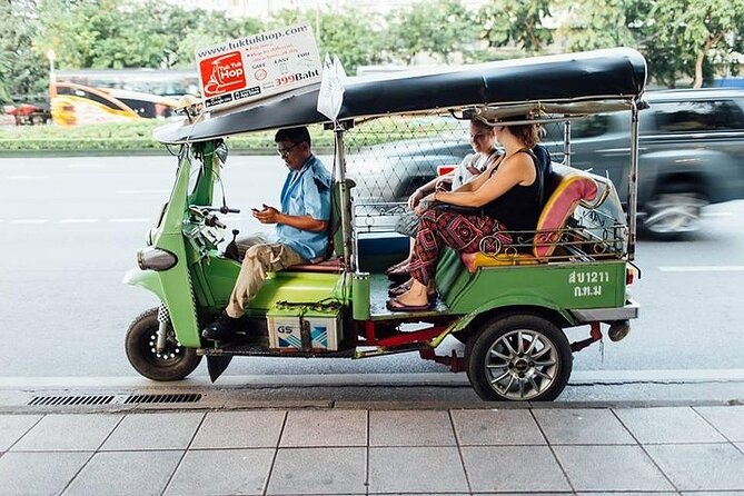 Michelin Guide Street Eats by Tuk Tuk: Bangkok Night Tour - Pa Tong Go Savoey for Fresh-Fried Doughnuts