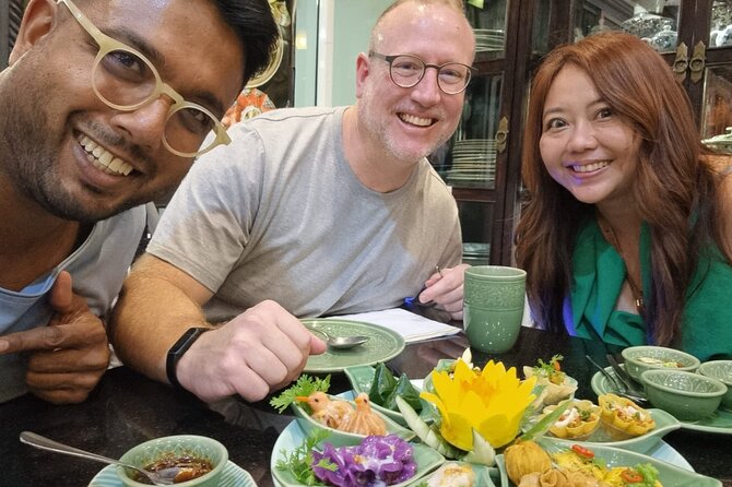 Michelin Guided Street Food Tour in Chiangmai: Thai Food Tour - The first tastings: familiar Thai favorites with a northern turn