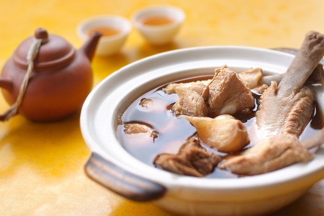 Michelin Premium Food Tour with Hawker Centre & Chinatown Tour - Meeting your guide at Chinatown Point